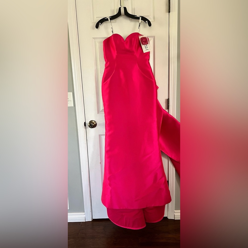 NWT Fuchsia, Size 8, BLUSH gown (comes with straps).